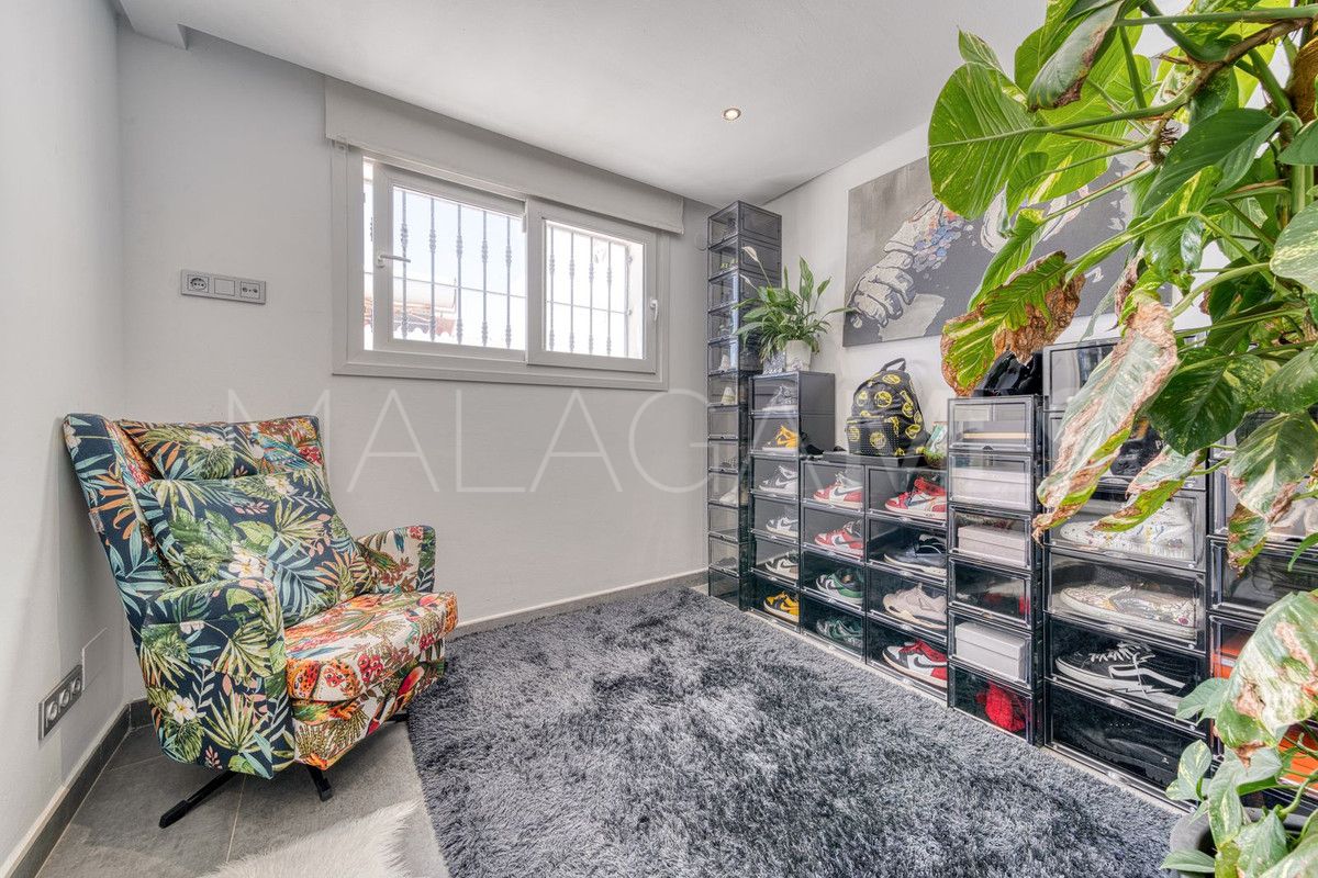 Villa for sale in Estepona