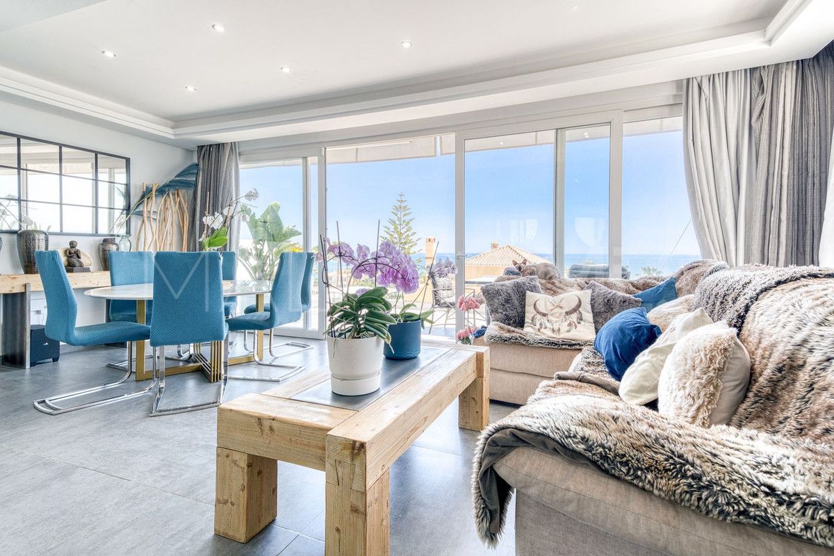 Villa for sale in Estepona