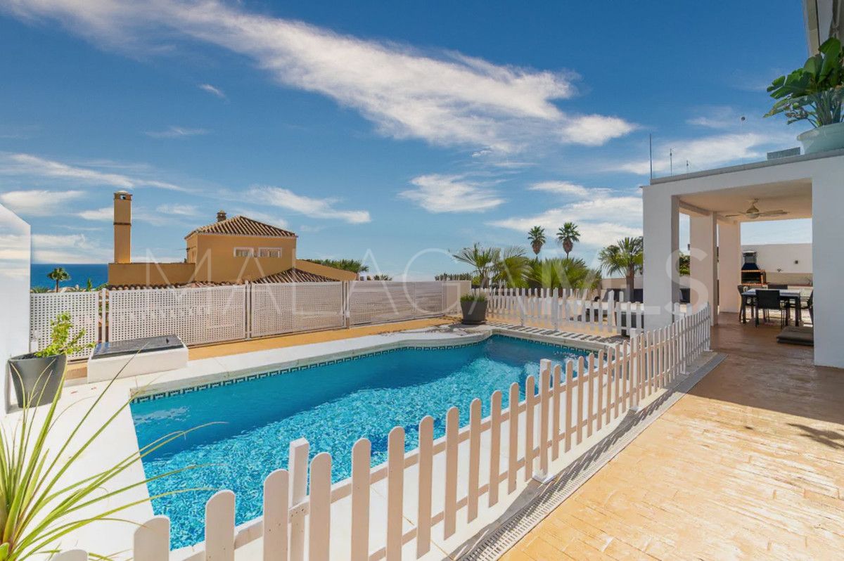 Villa for sale in Estepona