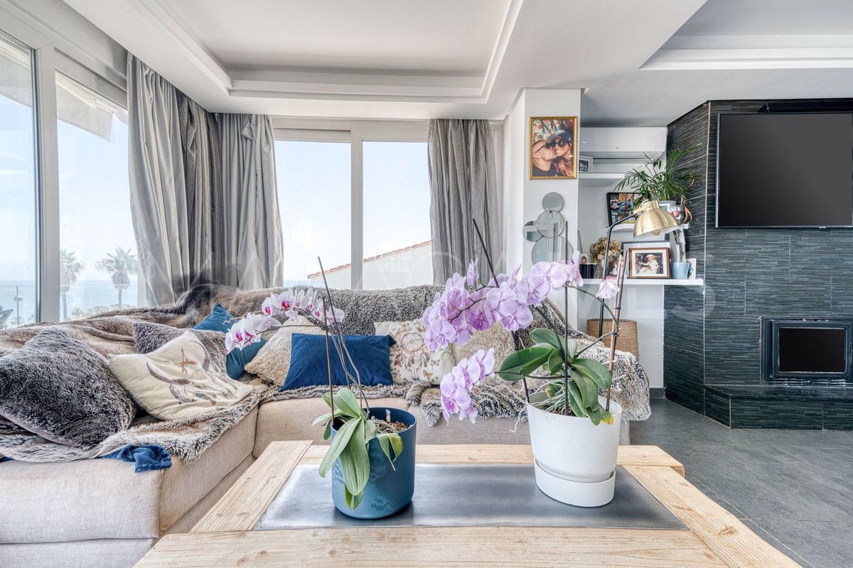 Villa for sale in Estepona