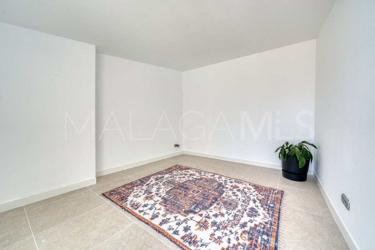 Villa for sale in Estepona