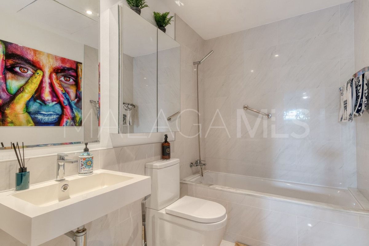 For sale ground floor apartment in Estepona