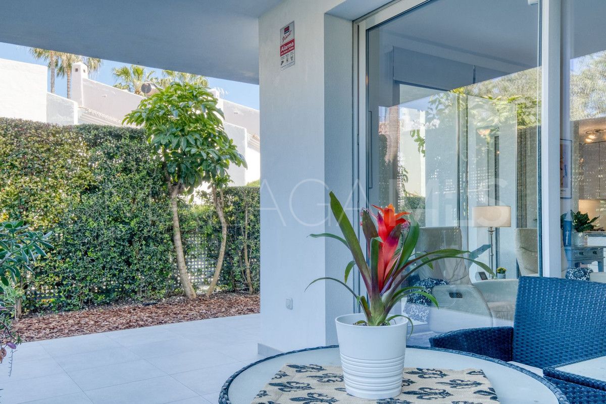 For sale ground floor apartment in Estepona