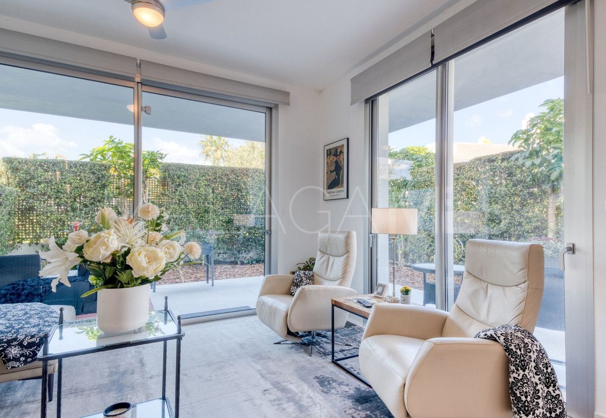 For sale ground floor apartment in Estepona