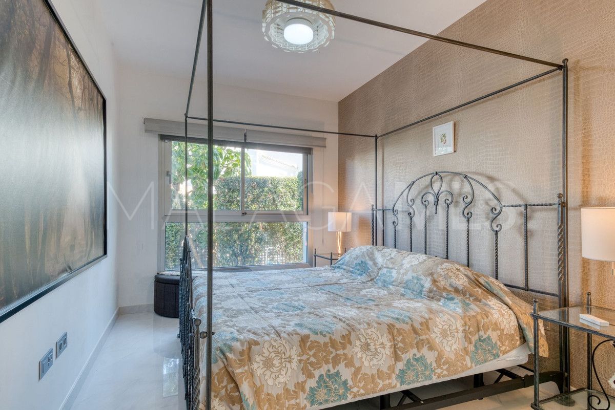 For sale ground floor apartment in Estepona