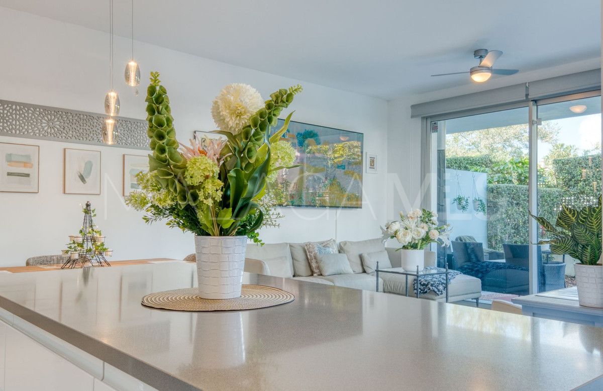 For sale ground floor apartment in Estepona