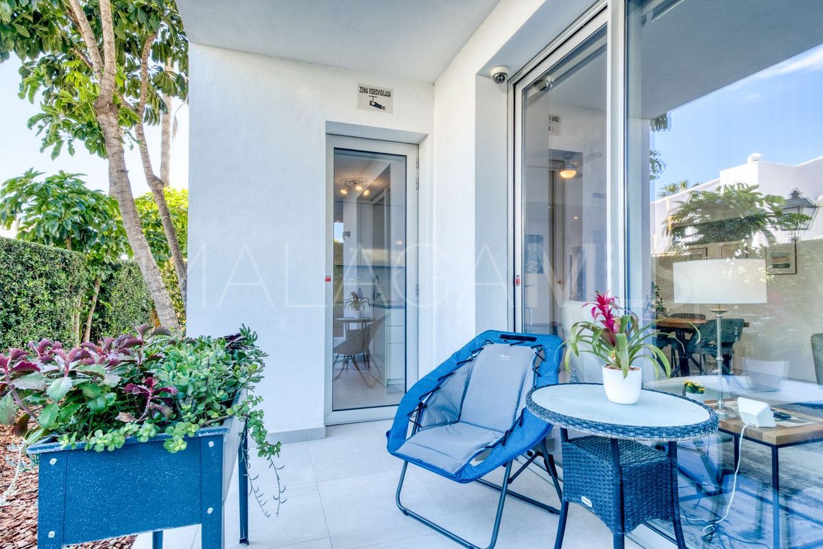 For sale ground floor apartment in Estepona