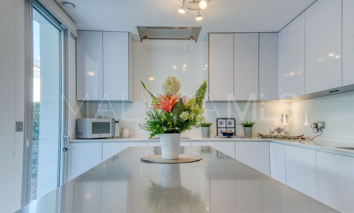 For sale ground floor apartment in Estepona