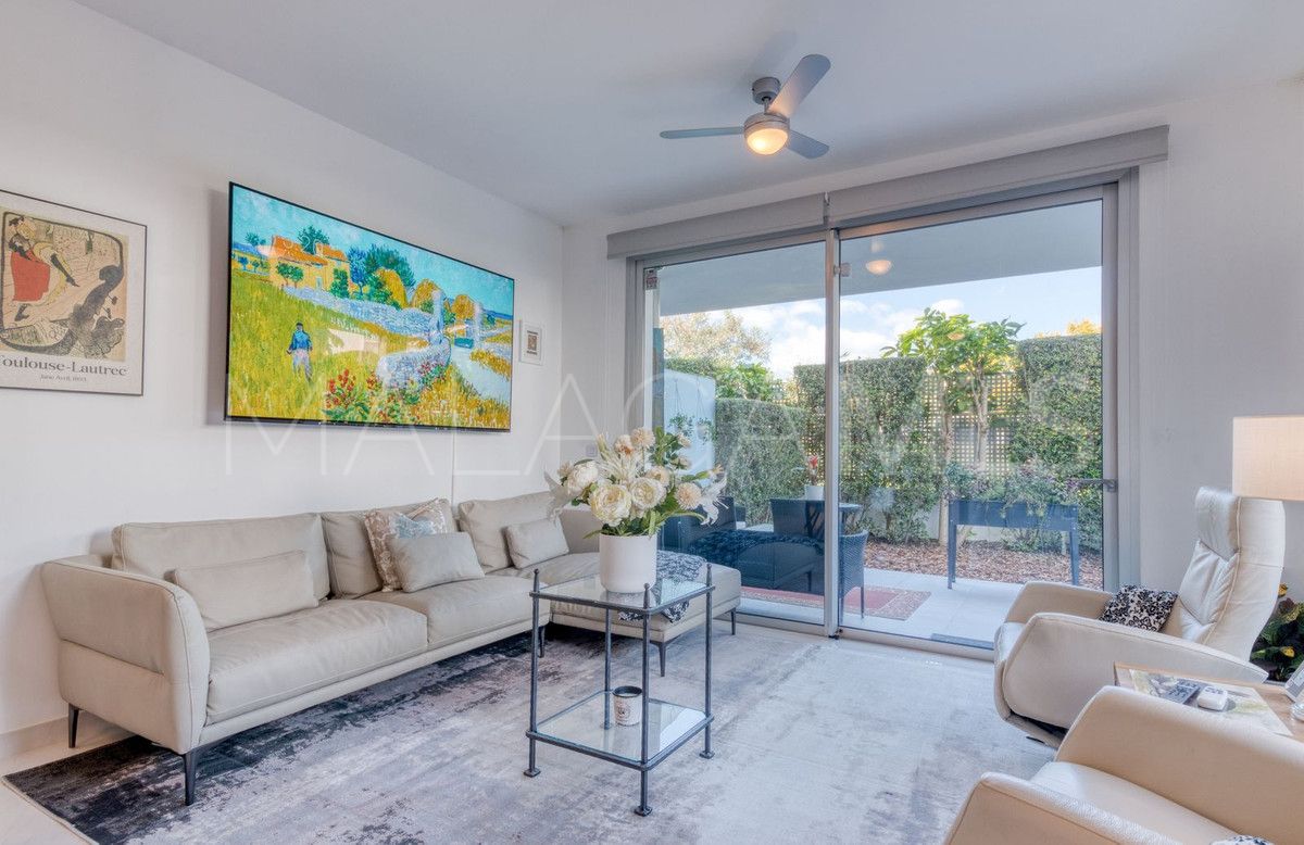 For sale ground floor apartment in Estepona