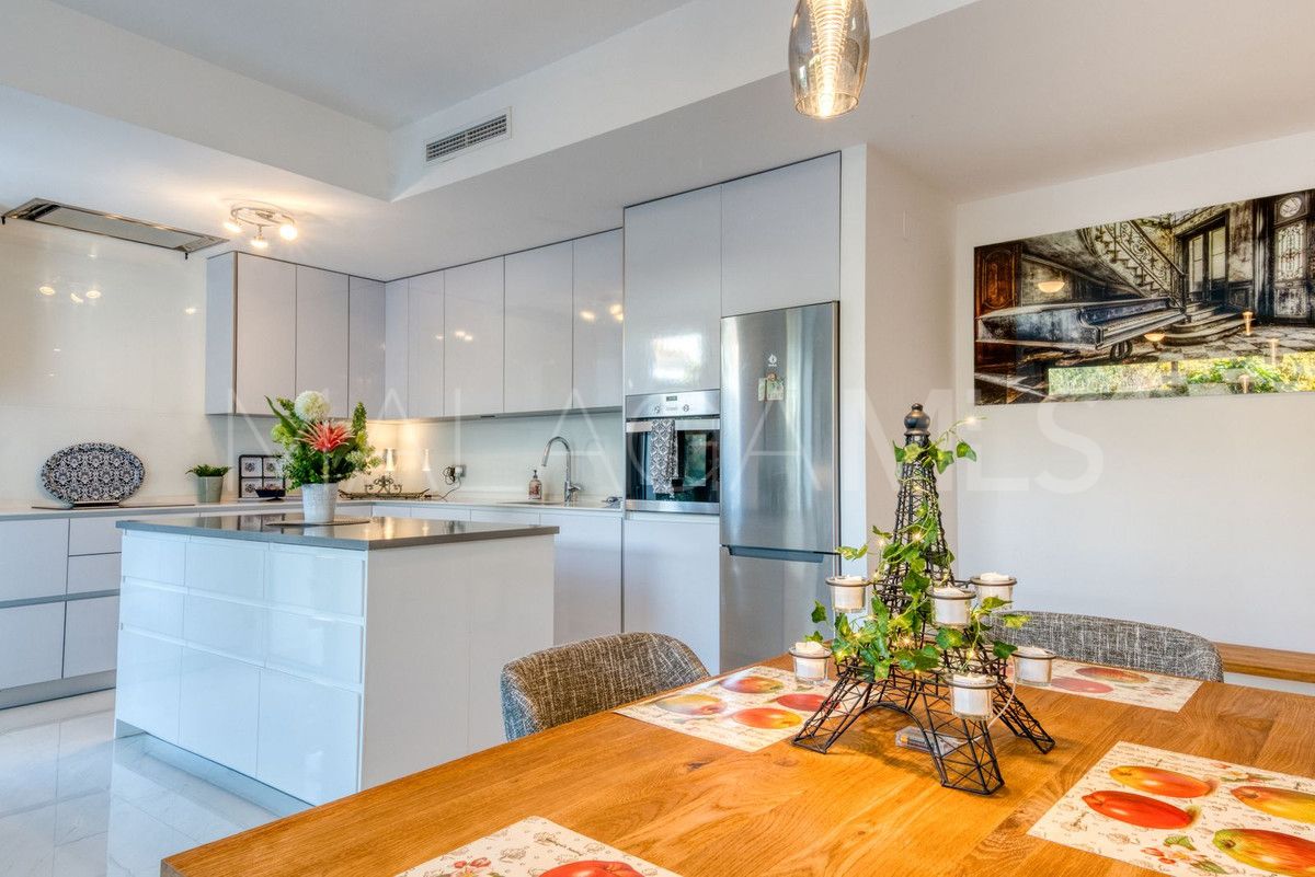 For sale ground floor apartment in Estepona