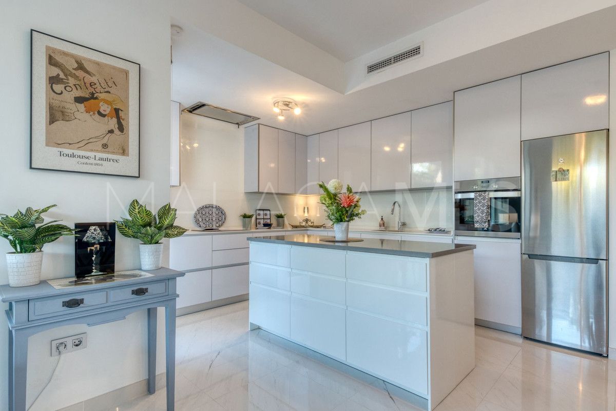 For sale ground floor apartment in Estepona