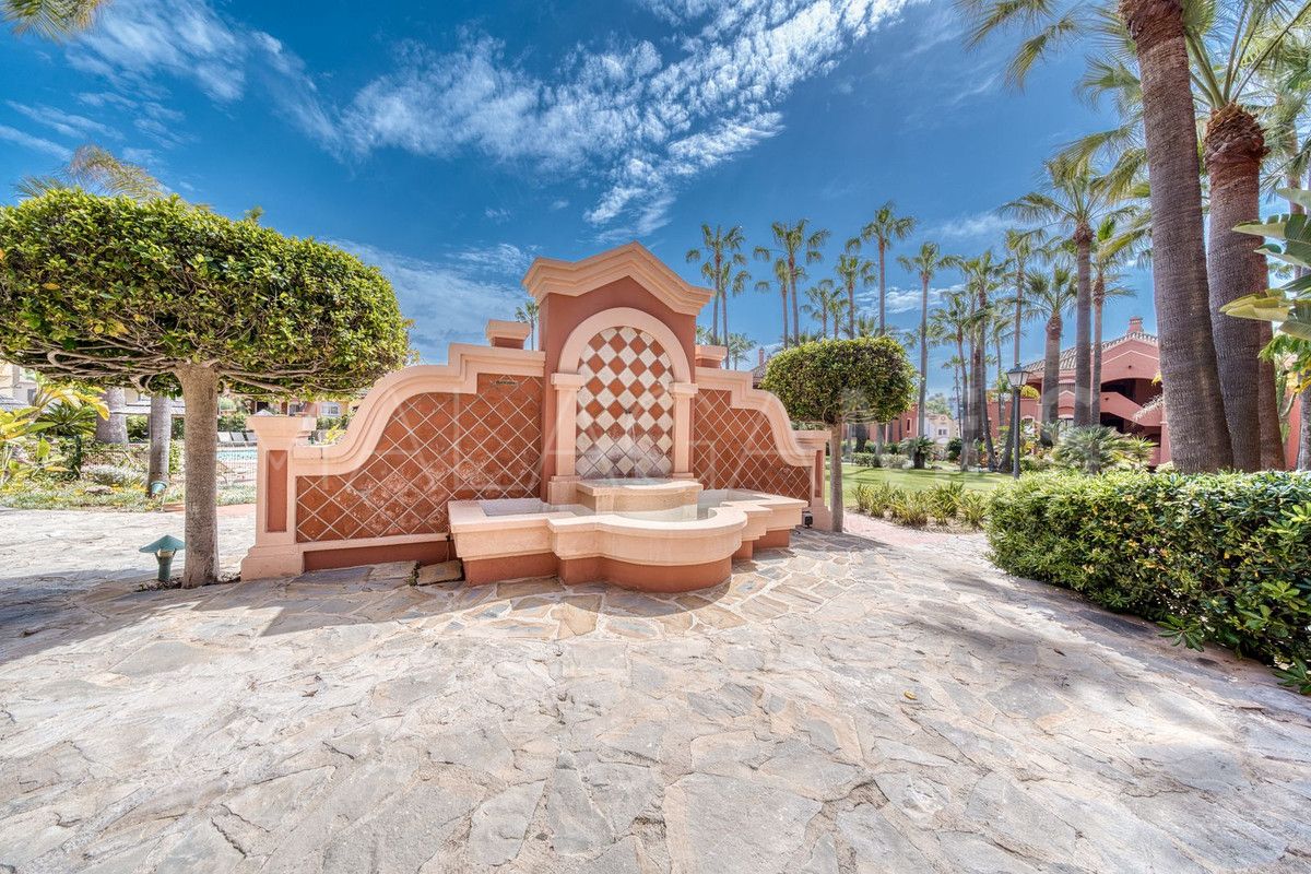 2 bedrooms apartment in Marbella - Puerto Banus for sale