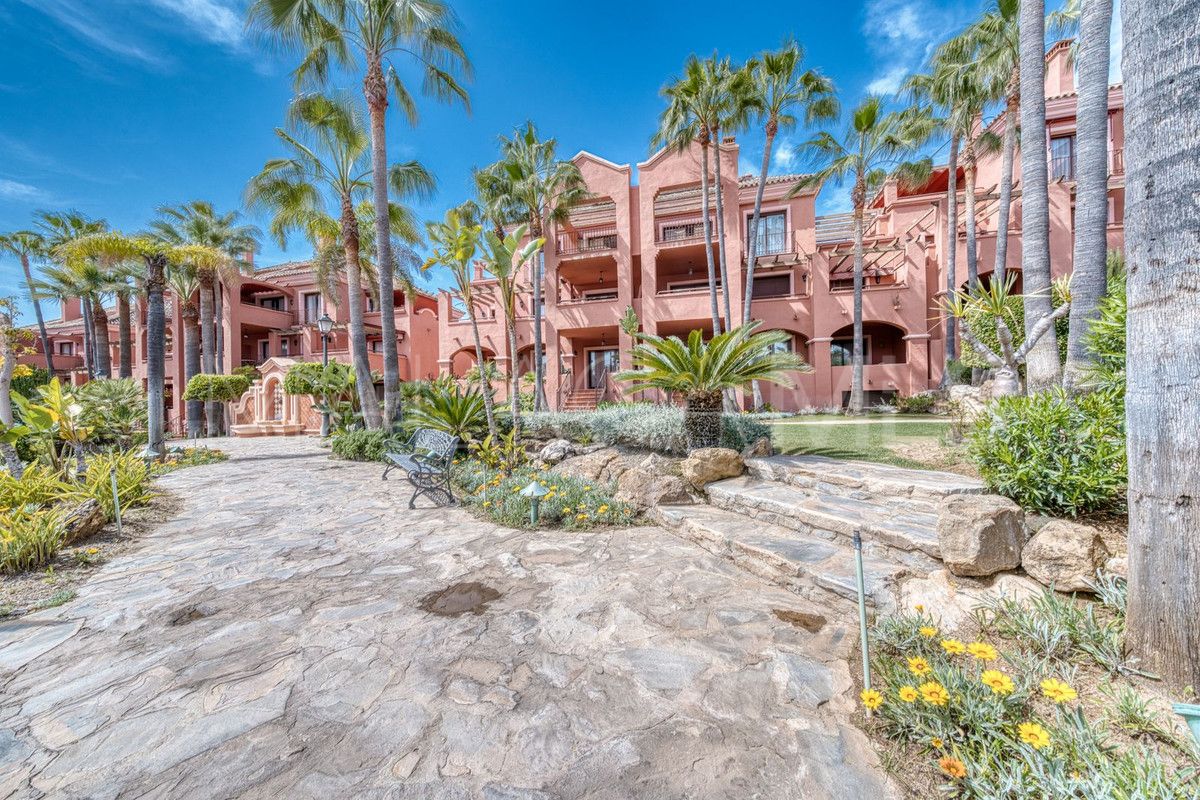 2 bedrooms apartment in Marbella - Puerto Banus for sale