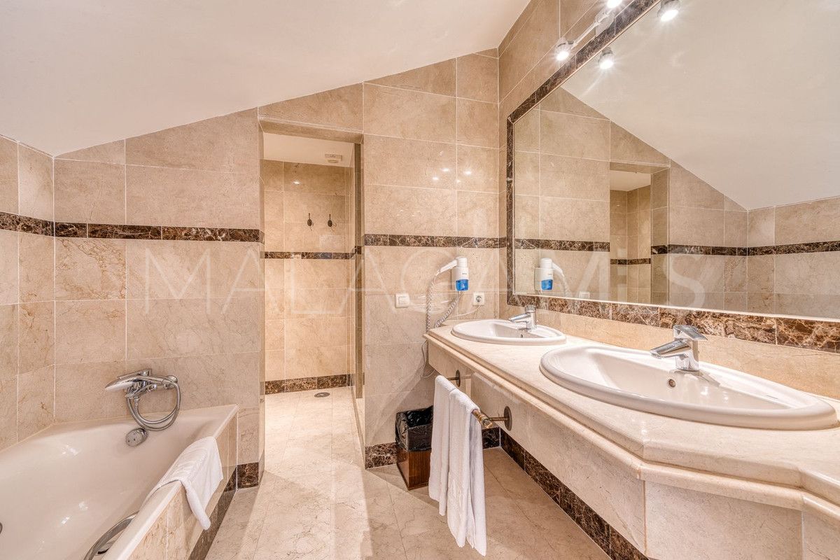 2 bedrooms apartment in Marbella - Puerto Banus for sale