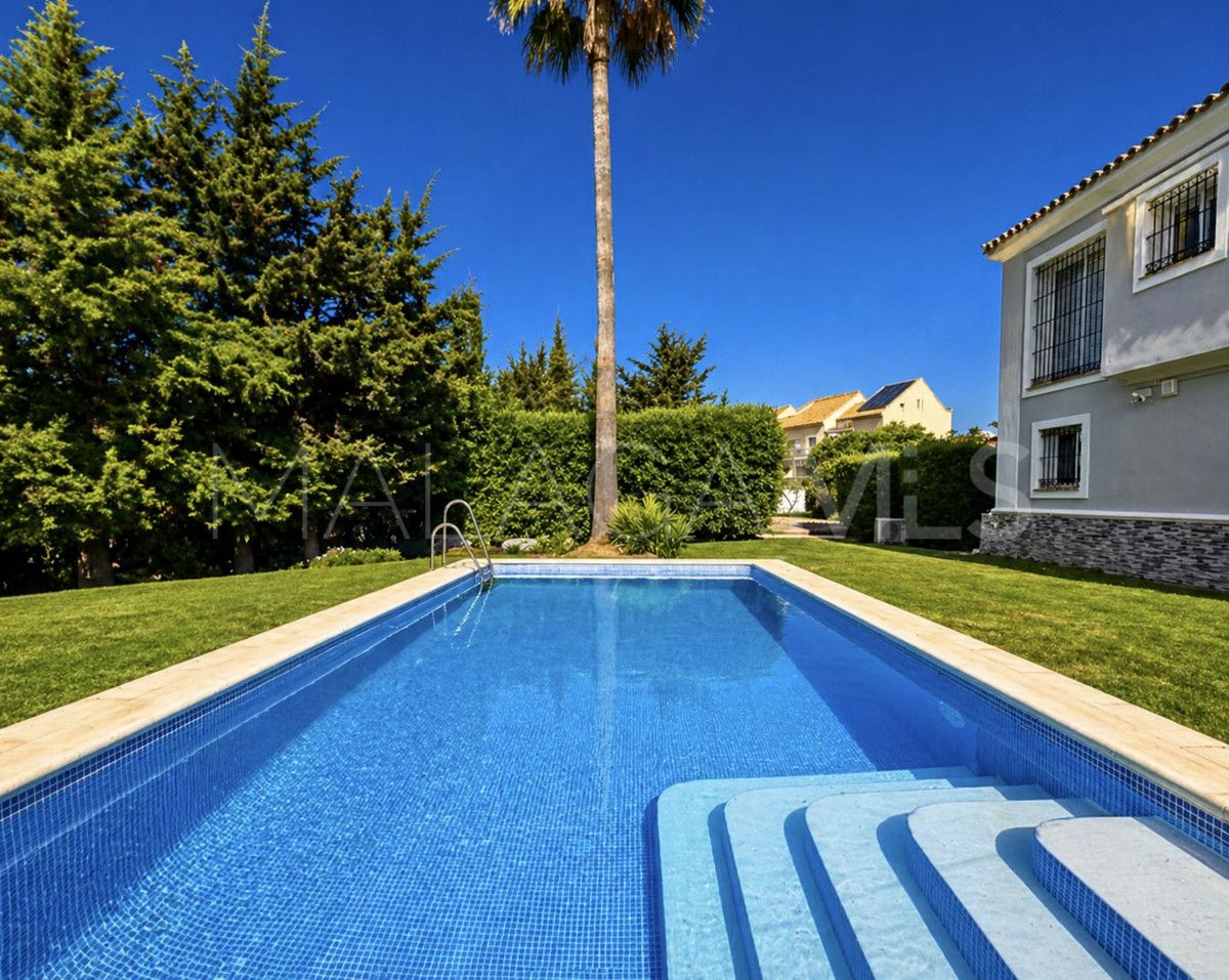 For sale villa in La Duquesa