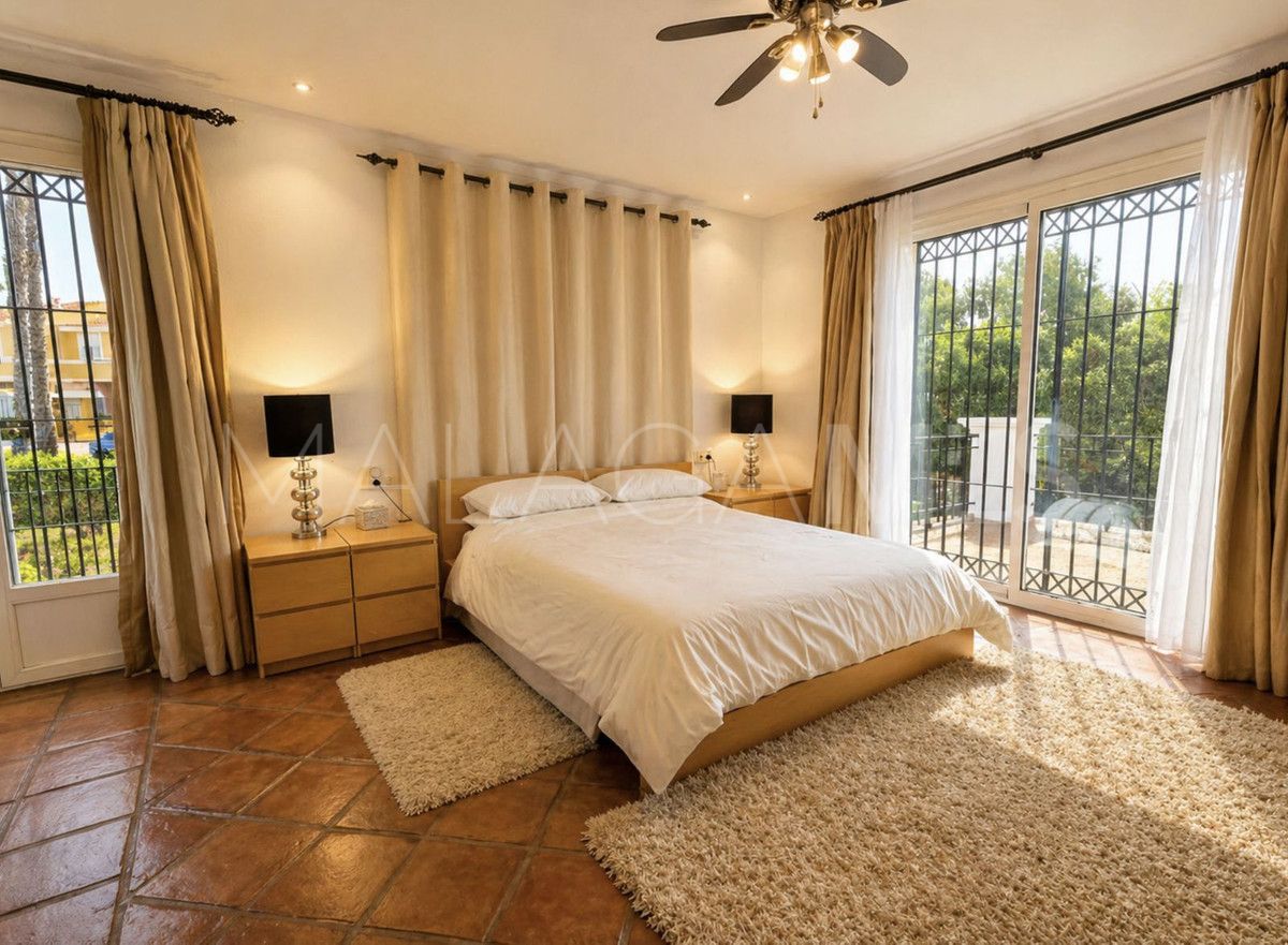 For sale villa in La Duquesa