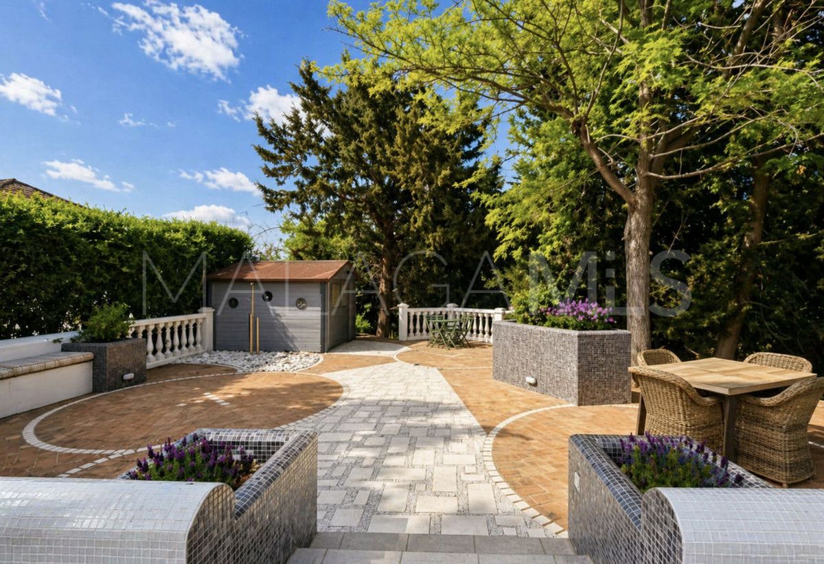 For sale villa in La Duquesa