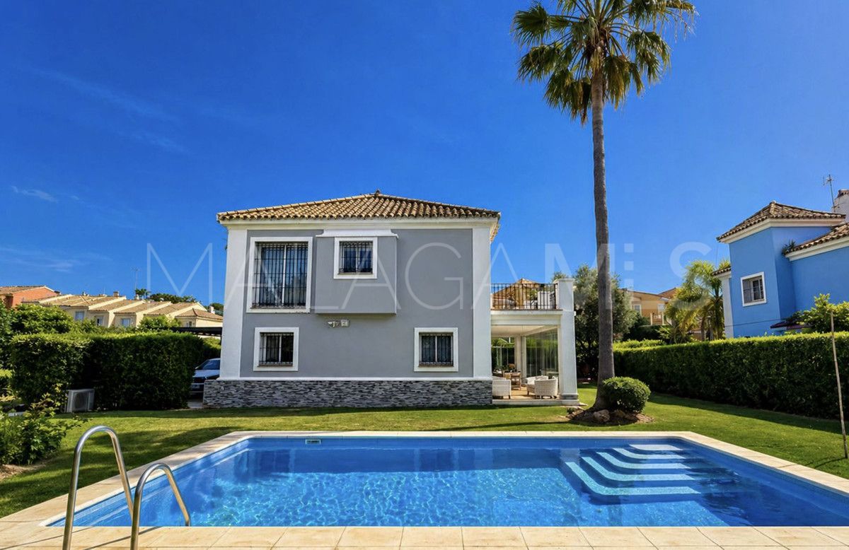 For sale villa in La Duquesa