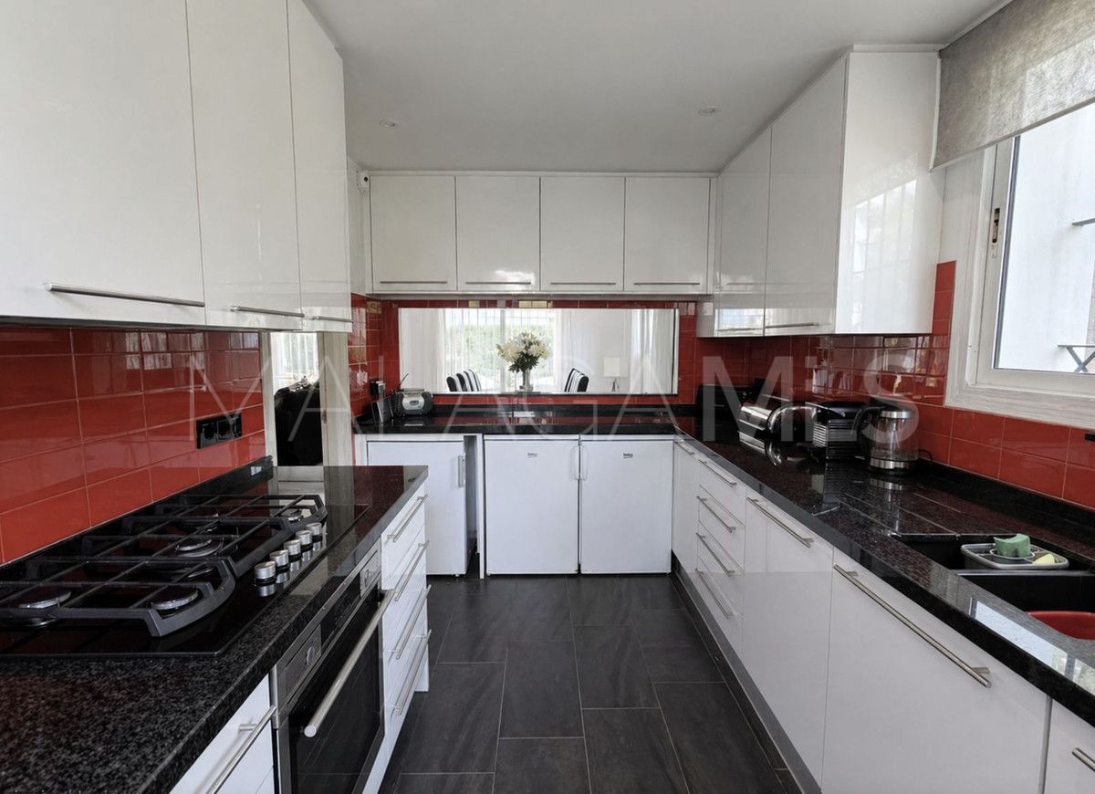 For sale villa in La Duquesa