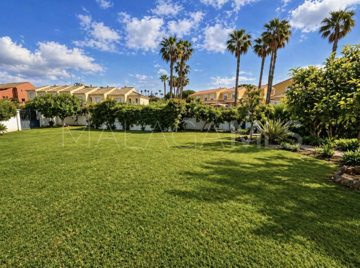 For sale villa in La Duquesa