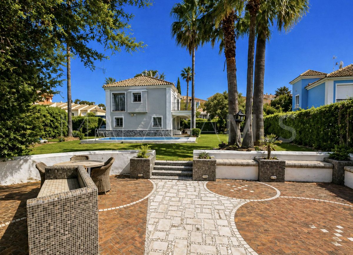 For sale villa in La Duquesa