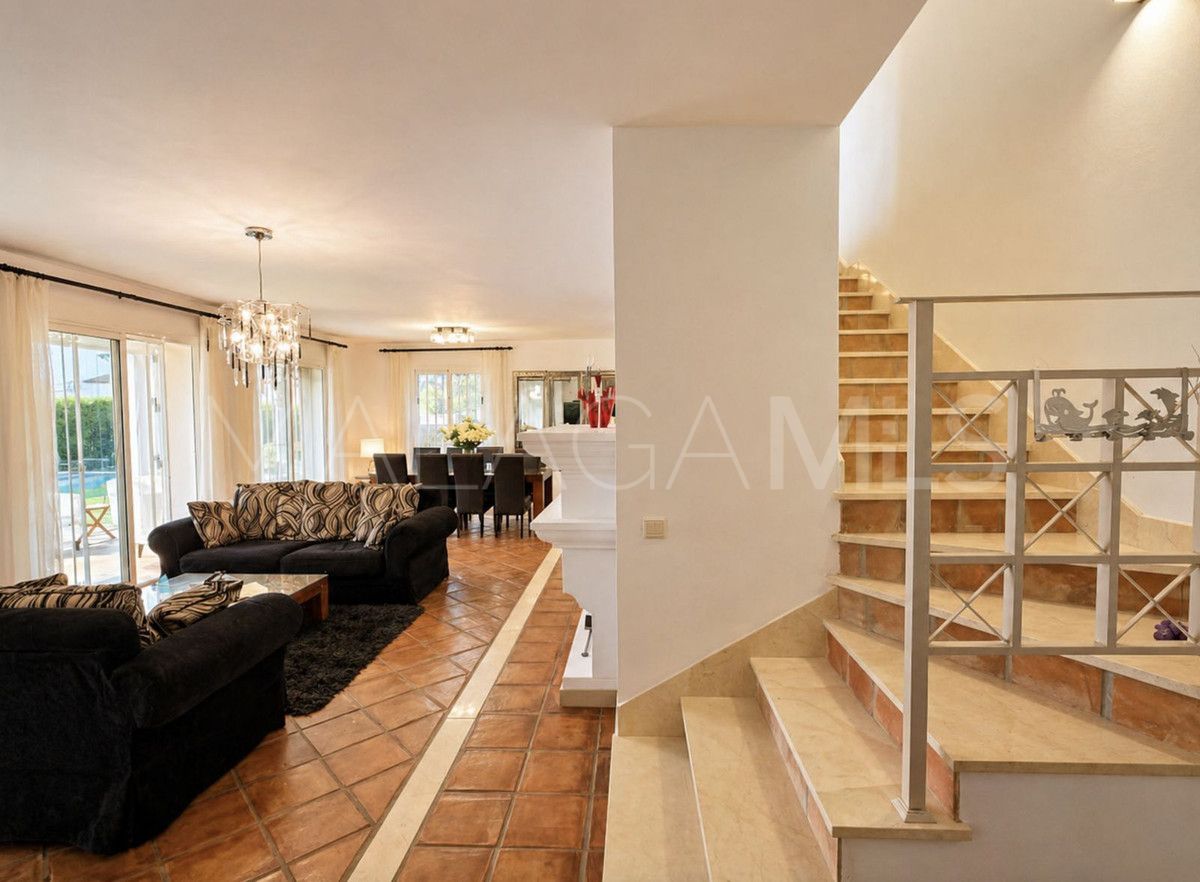 For sale villa in La Duquesa