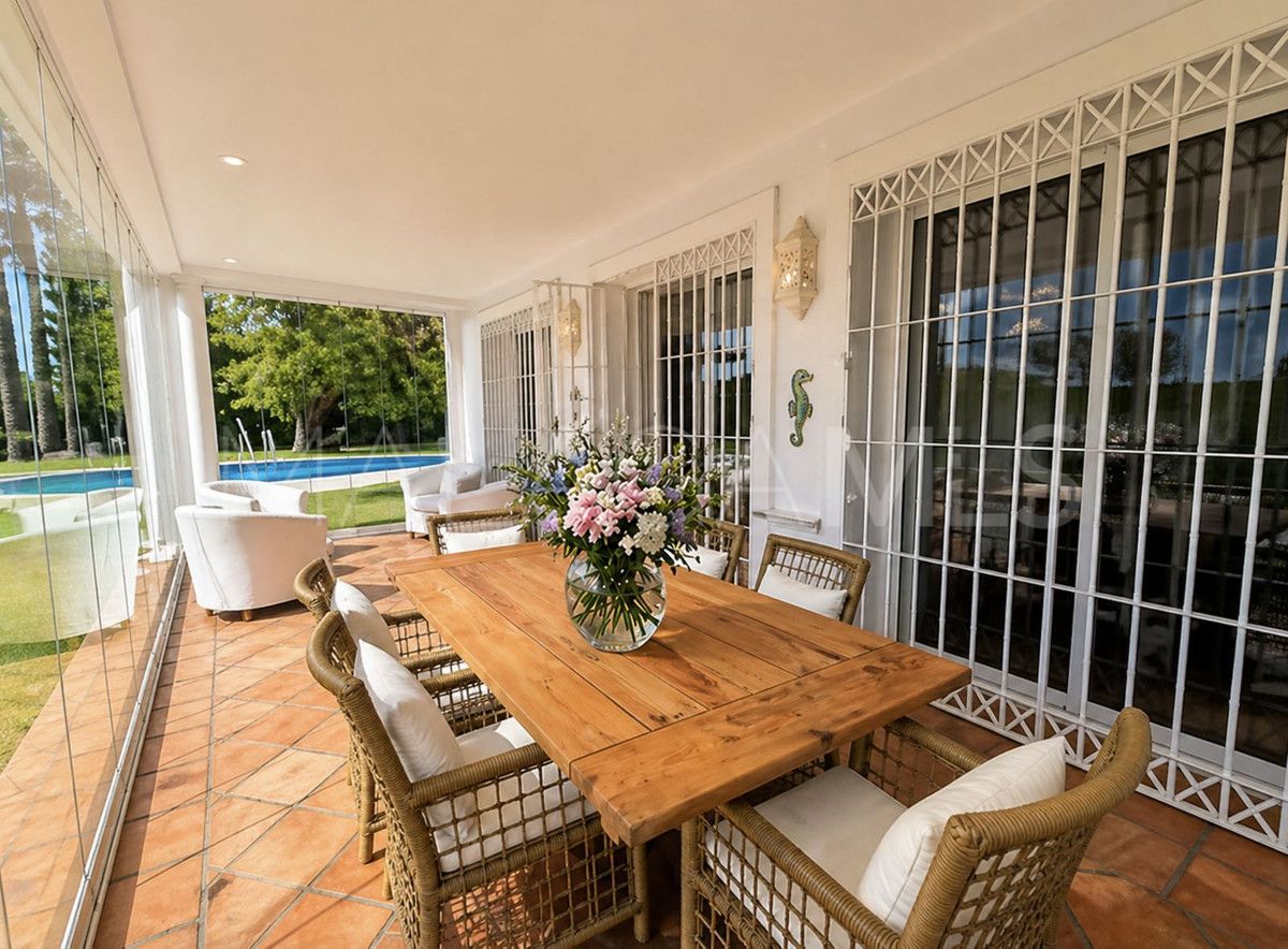 For sale villa in La Duquesa