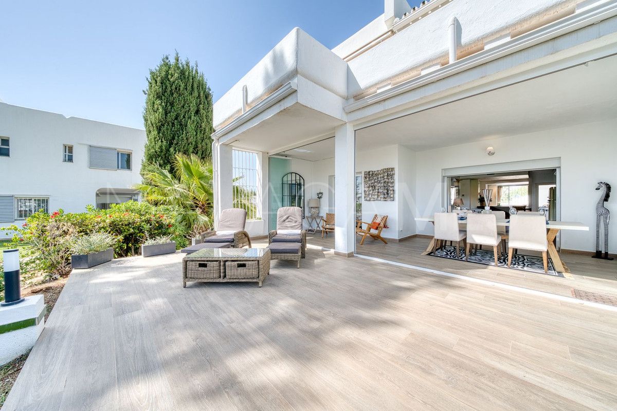 Nueva Andalucia, apartamento planta baja a la venta