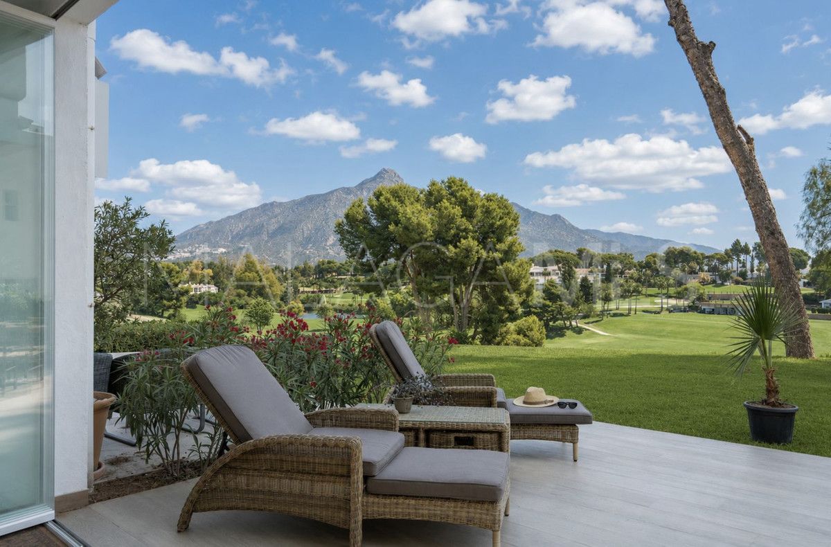 Apartamento planta baja for sale in Aloha de 2 bedrooms