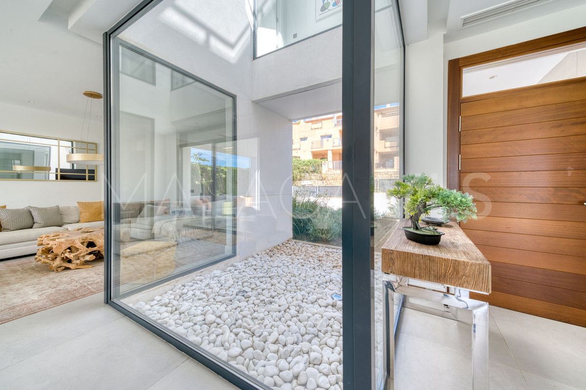 Villa for sale in Estepona