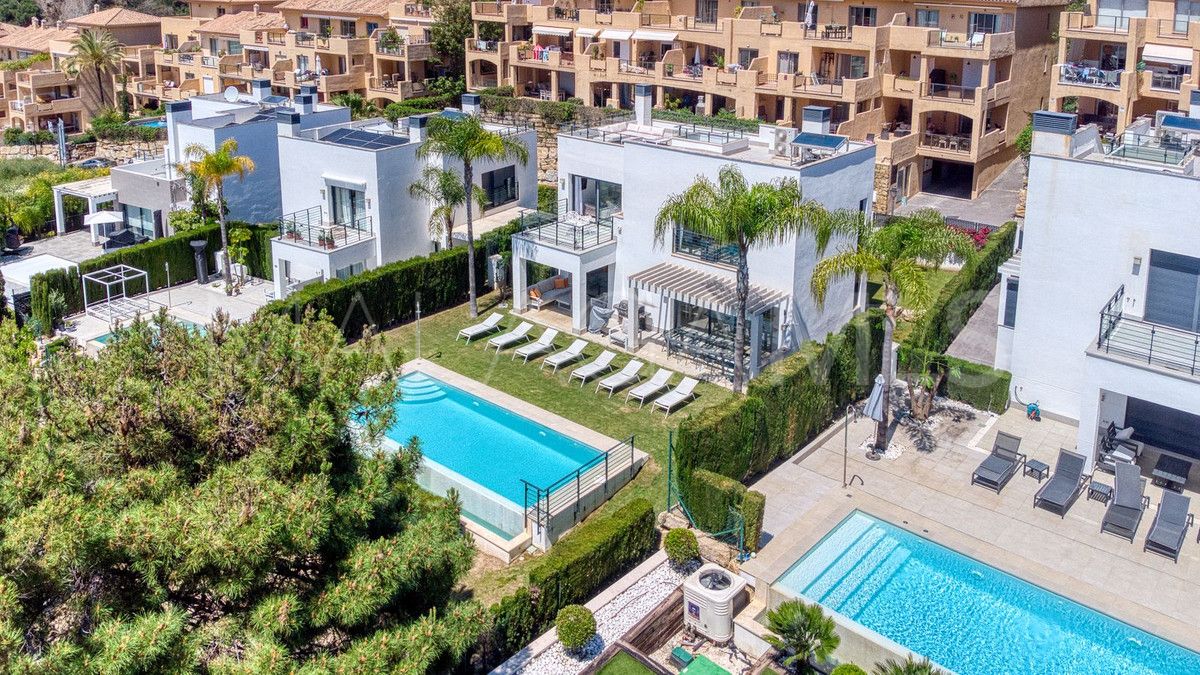 Villa for sale in Estepona