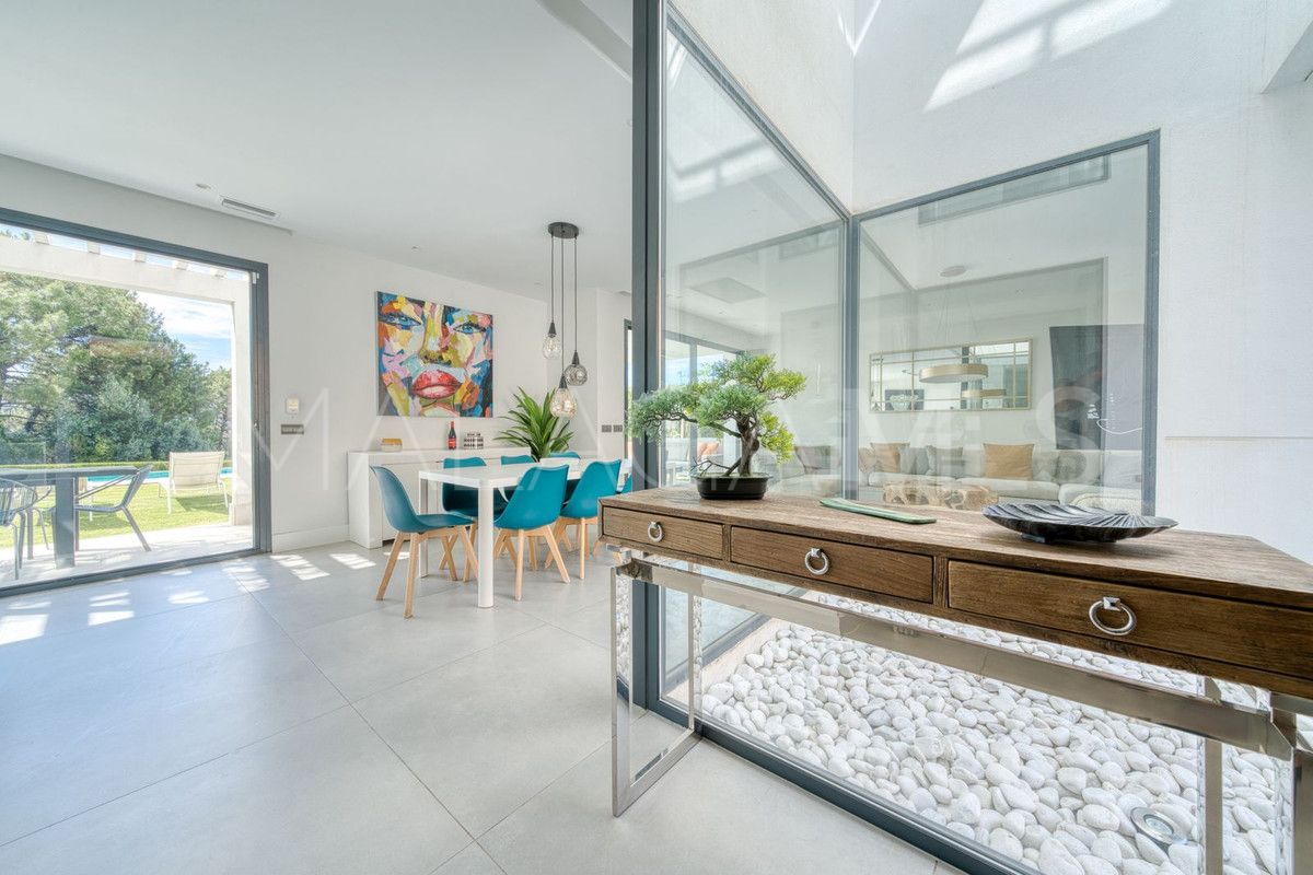 Villa for sale in Estepona