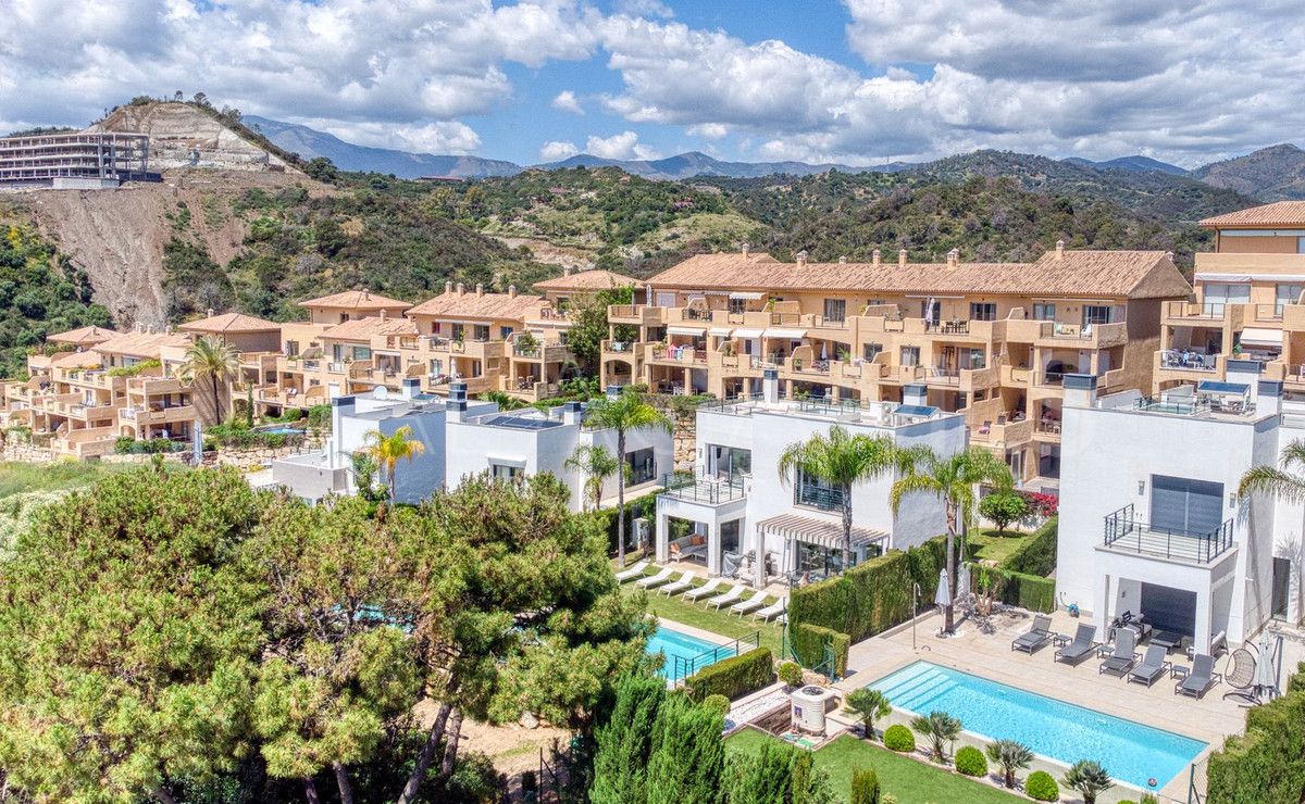 Villa for sale in Estepona