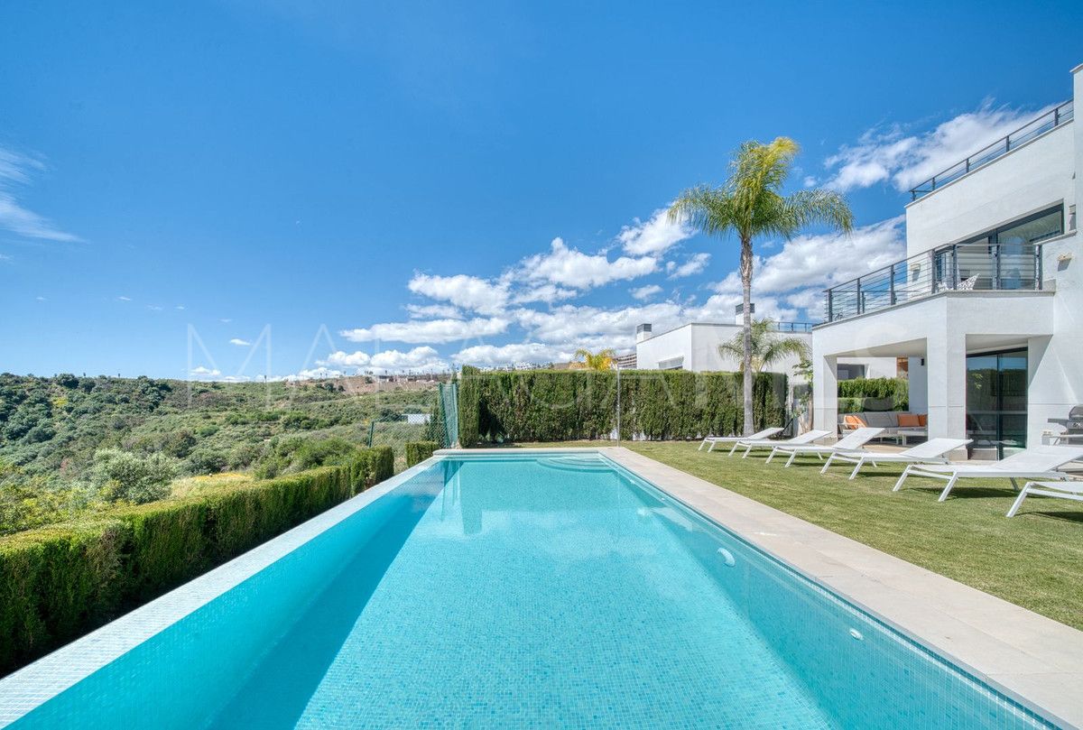 Villa for sale in Estepona