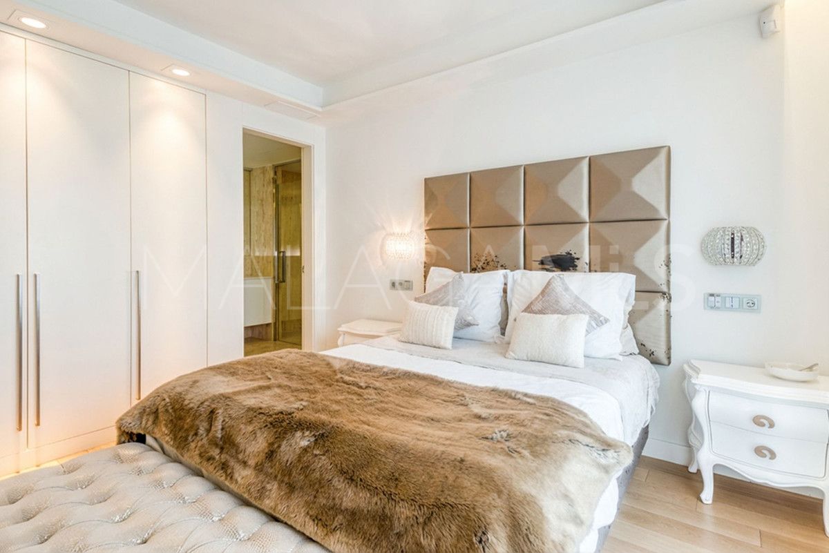 Villa for sale in Bahia de Marbella