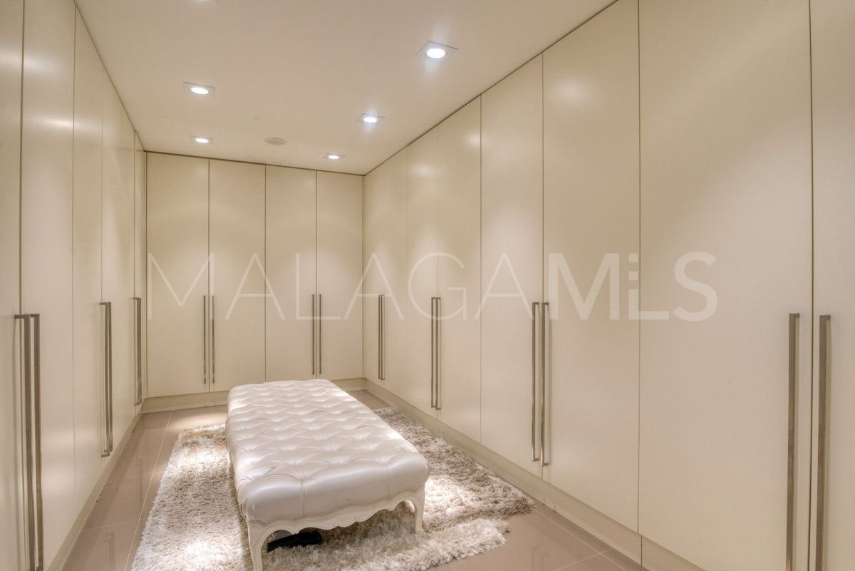 Villa for sale in Bahia de Marbella