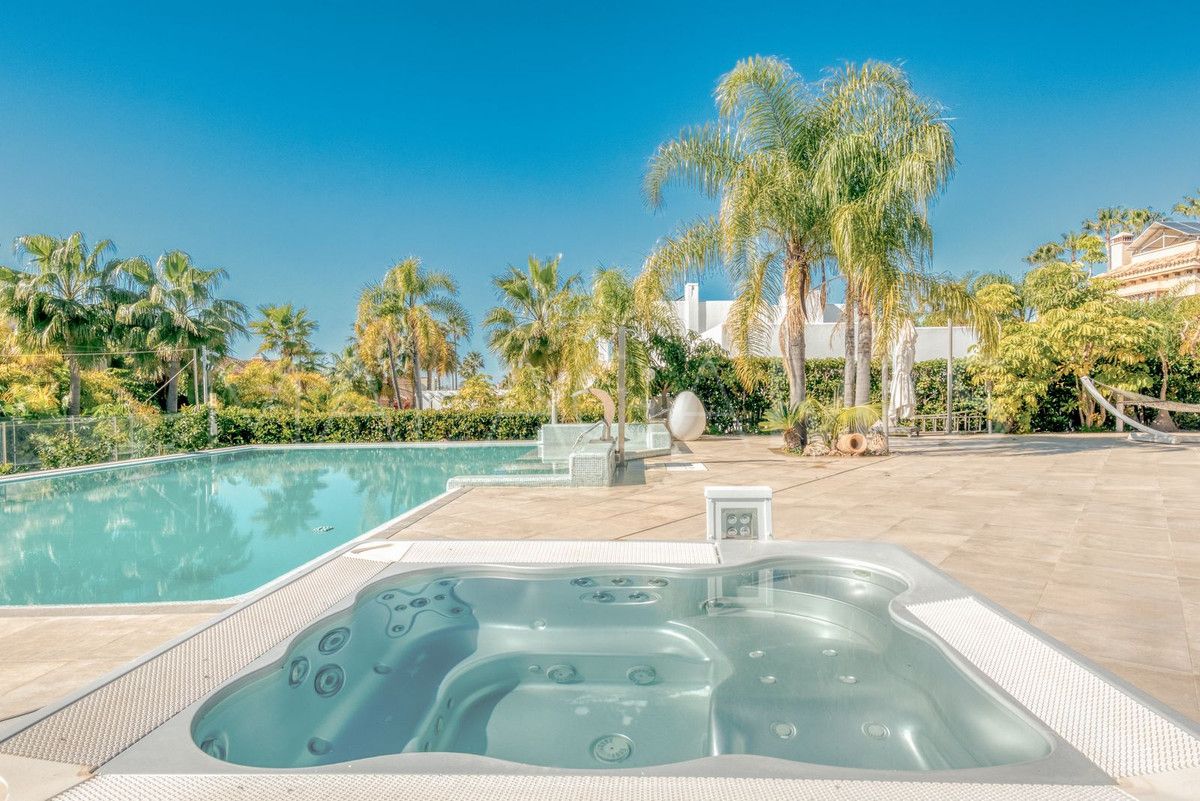 Villa for sale in Bahia de Marbella