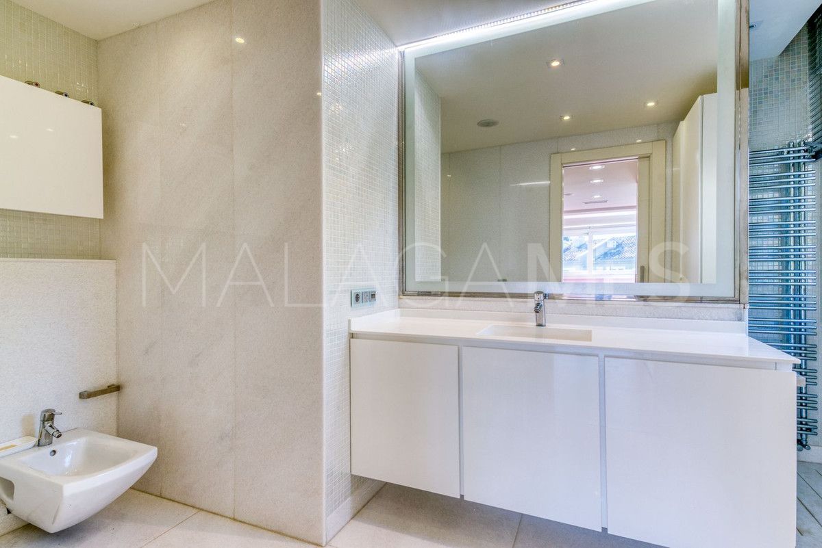 Villa for sale in Bahia de Marbella