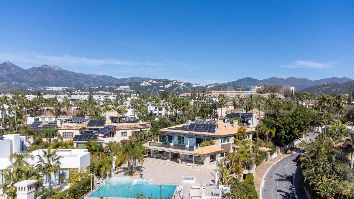 Villa for sale in Bahia de Marbella