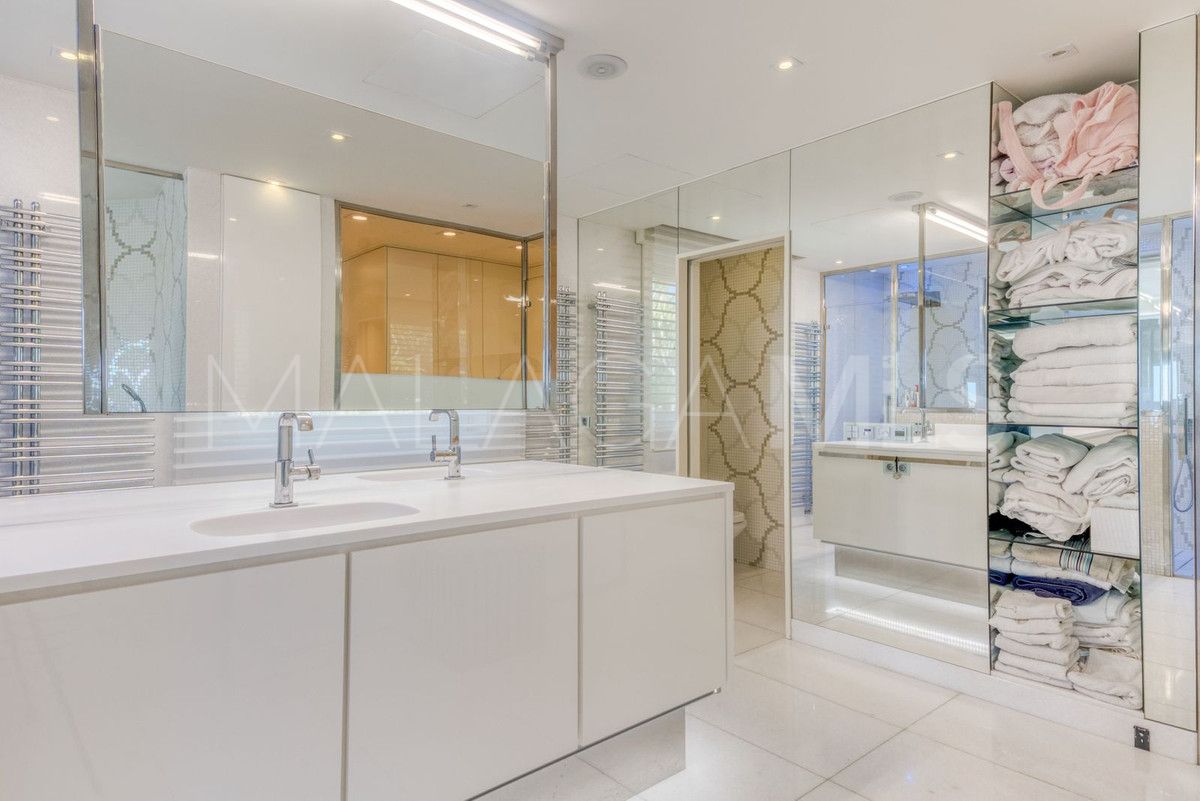 Villa for sale in Bahia de Marbella