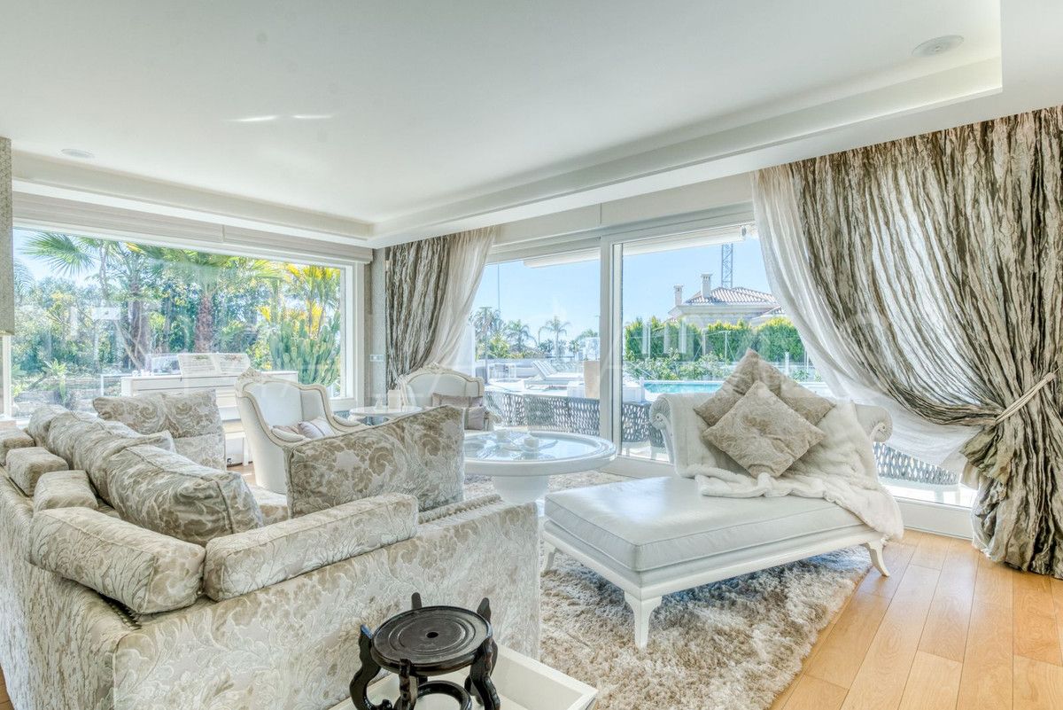 Villa for sale in Bahia de Marbella