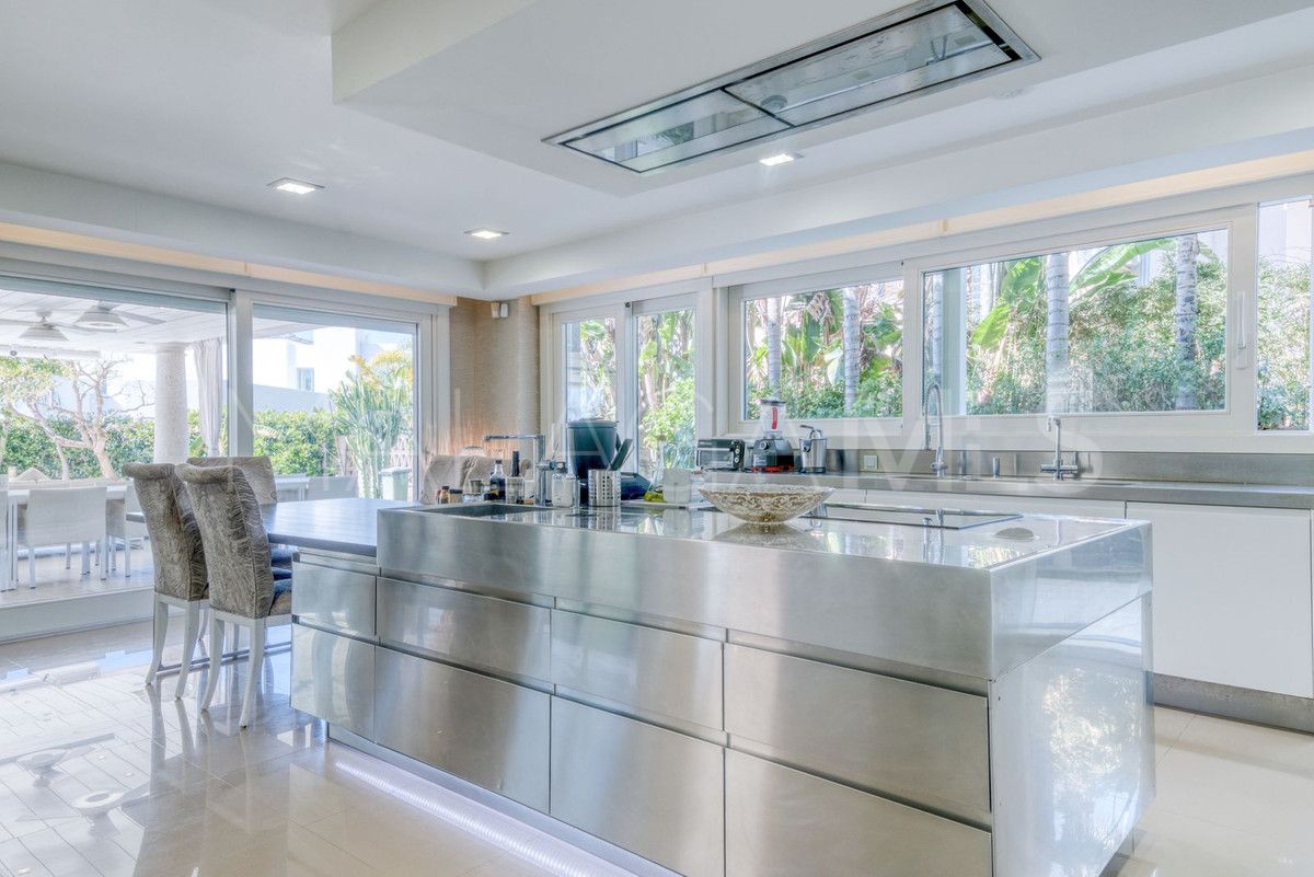 Villa for sale in Bahia de Marbella