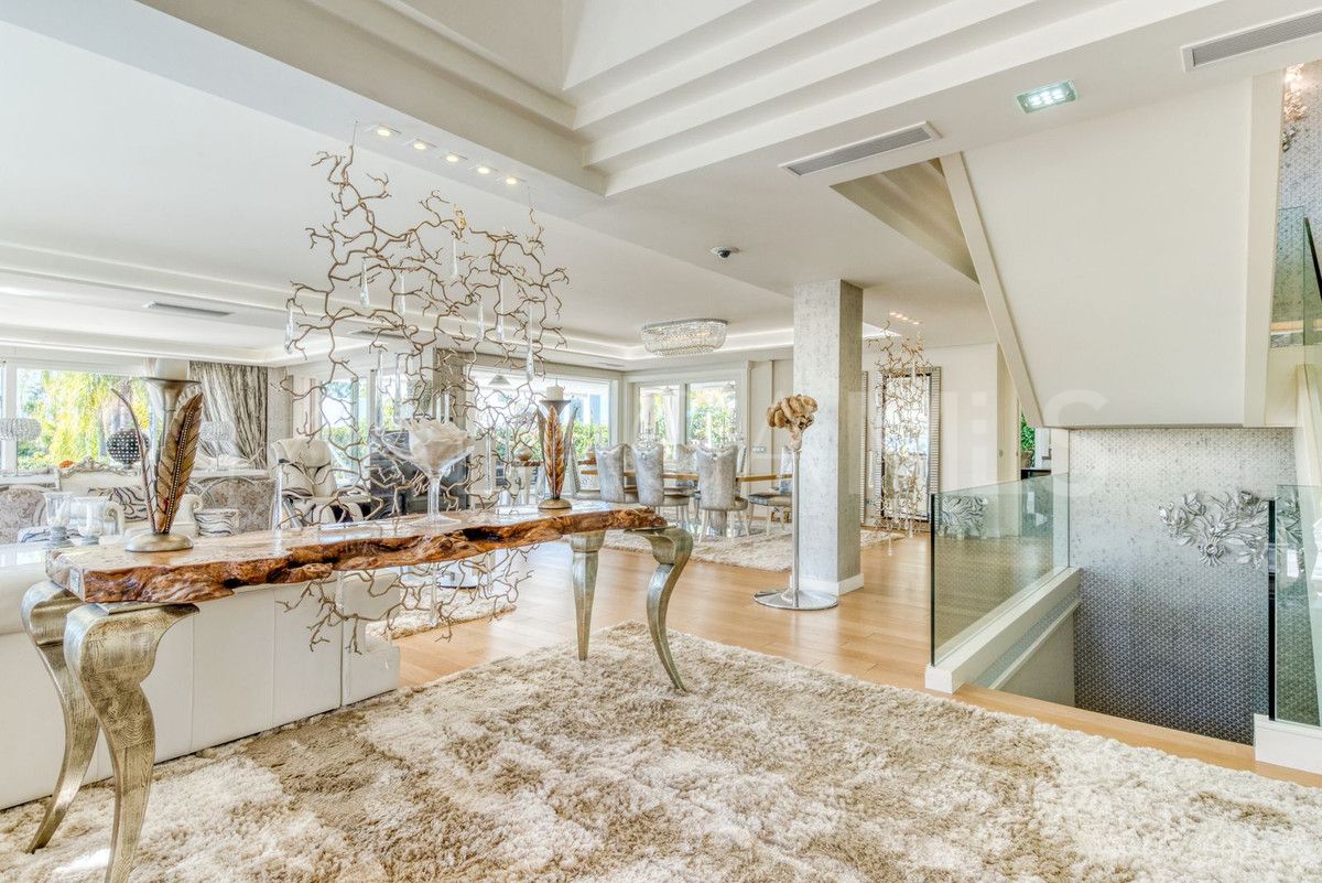 Villa for sale in Bahia de Marbella