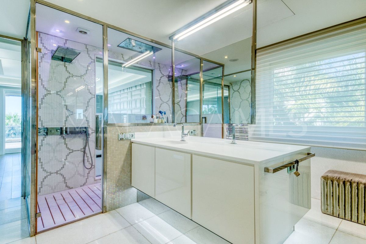 Villa for sale in Bahia de Marbella