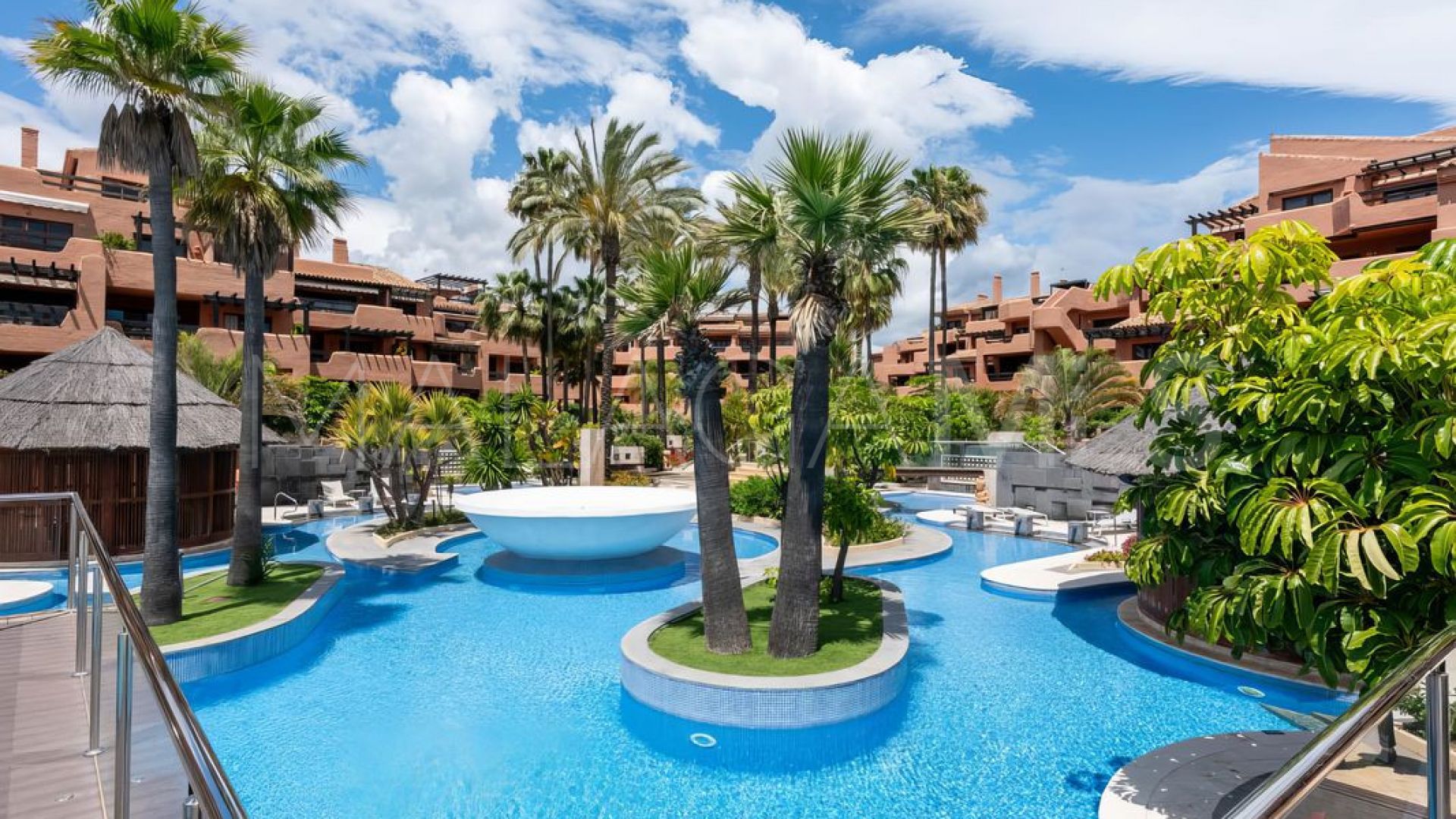 Apartamento planta baja de 3 bedrooms for sale in New Golden Mile