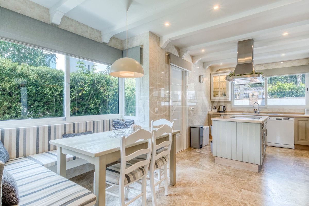 Villa for sale in Calahonda