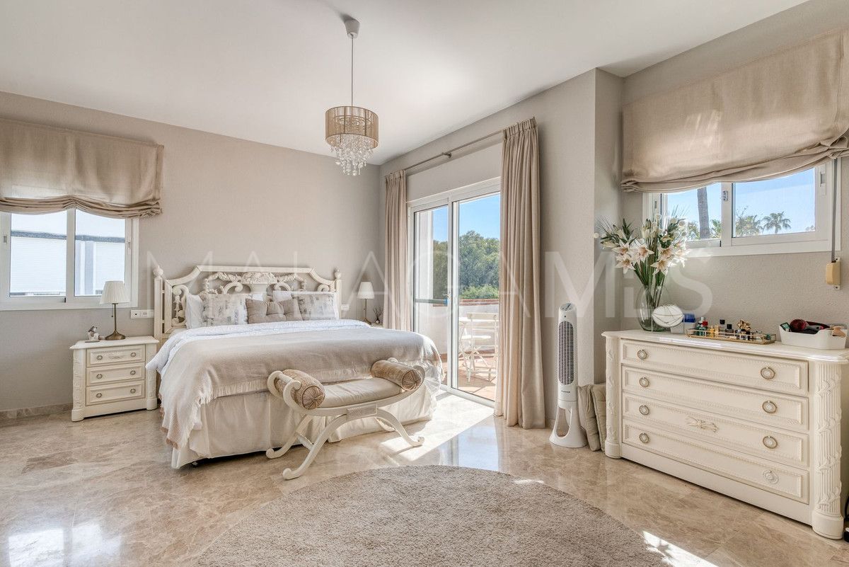 Villa for sale in Calahonda