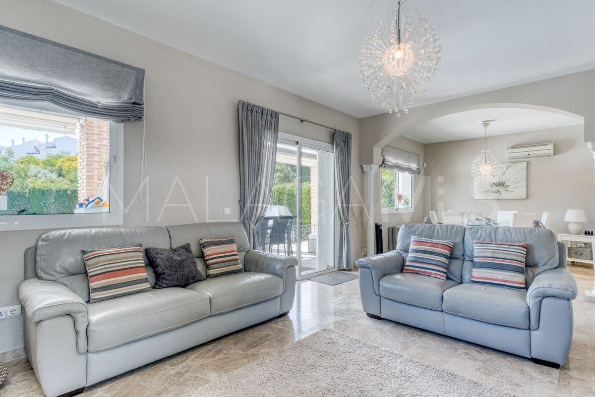 Villa for sale in Calahonda