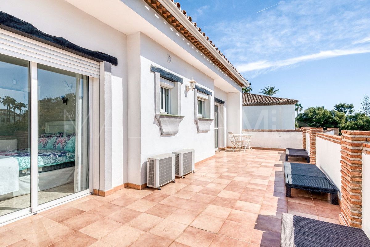 Villa for sale in Calahonda