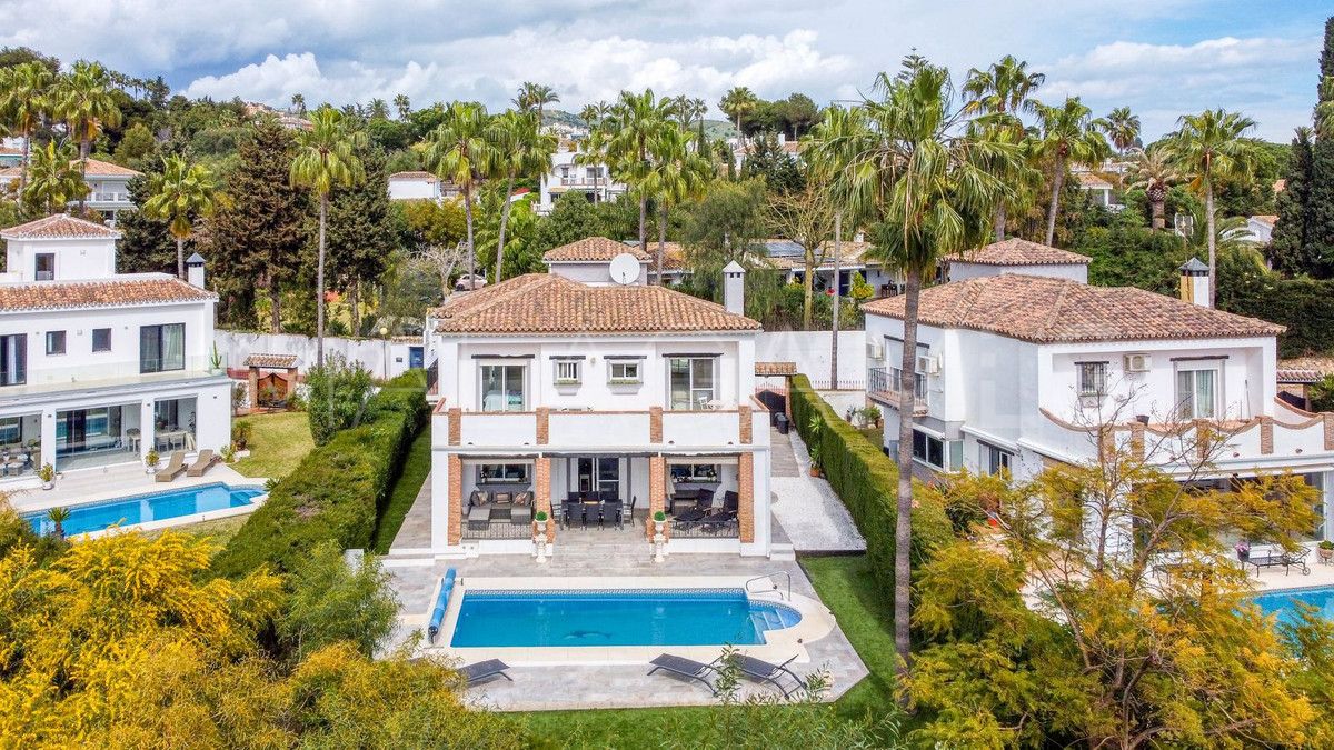 Villa for sale in Calahonda